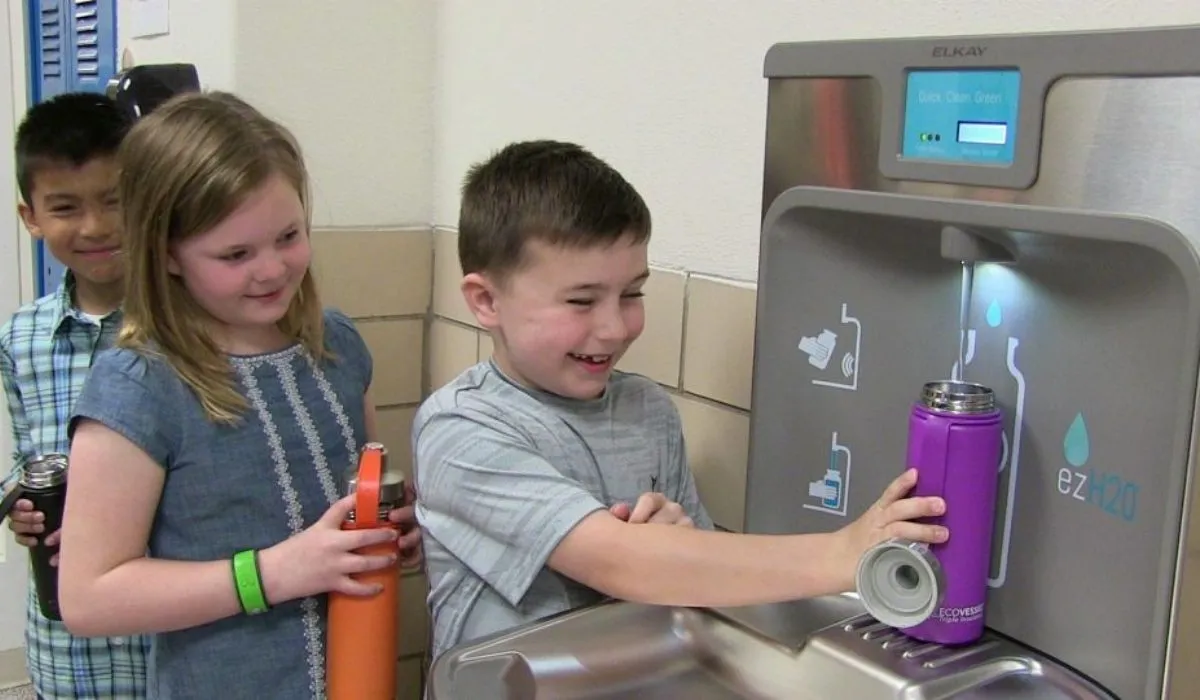 Apă curată pentru noi și copiii noștri